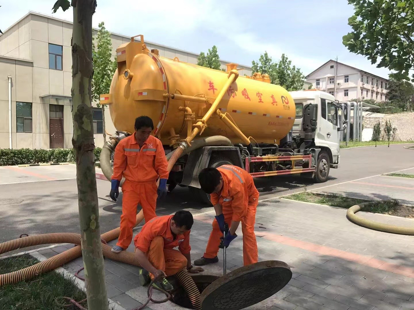 双桥化粪池清理与5-8吨吸粪车施工效率分析